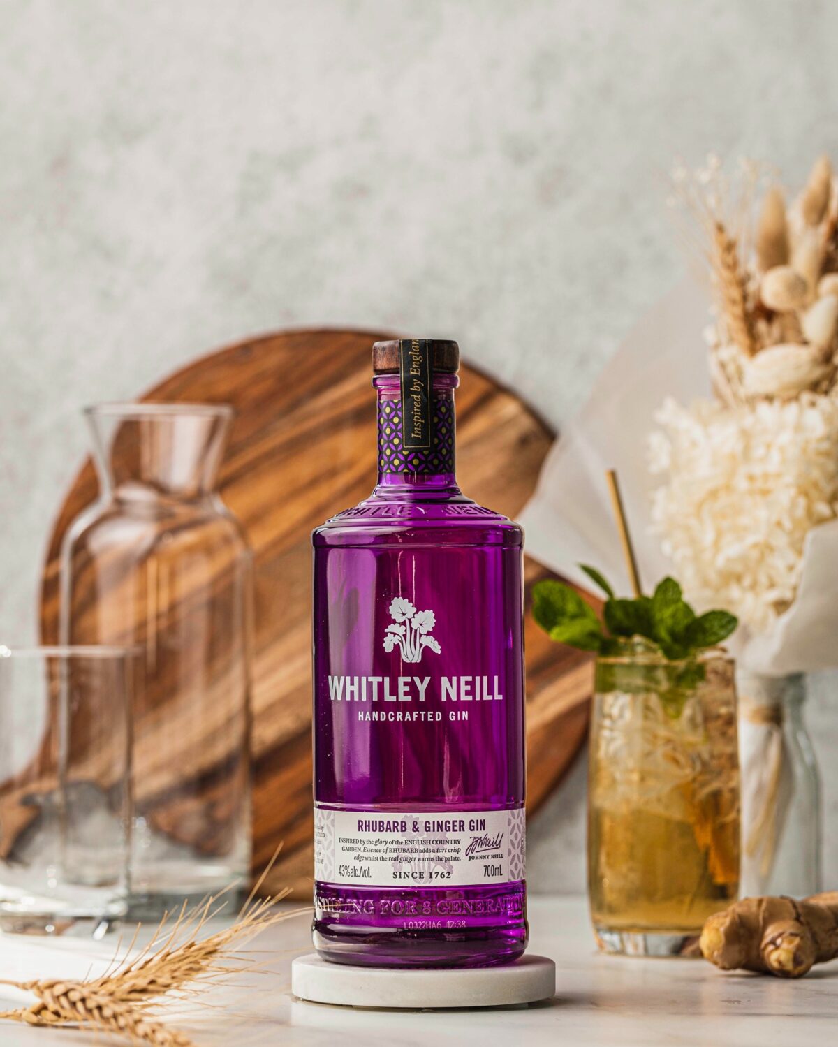 Rượu Whitley Neill Handcrafted Rhubarb & Ginger Gin 43%  - Không hộp