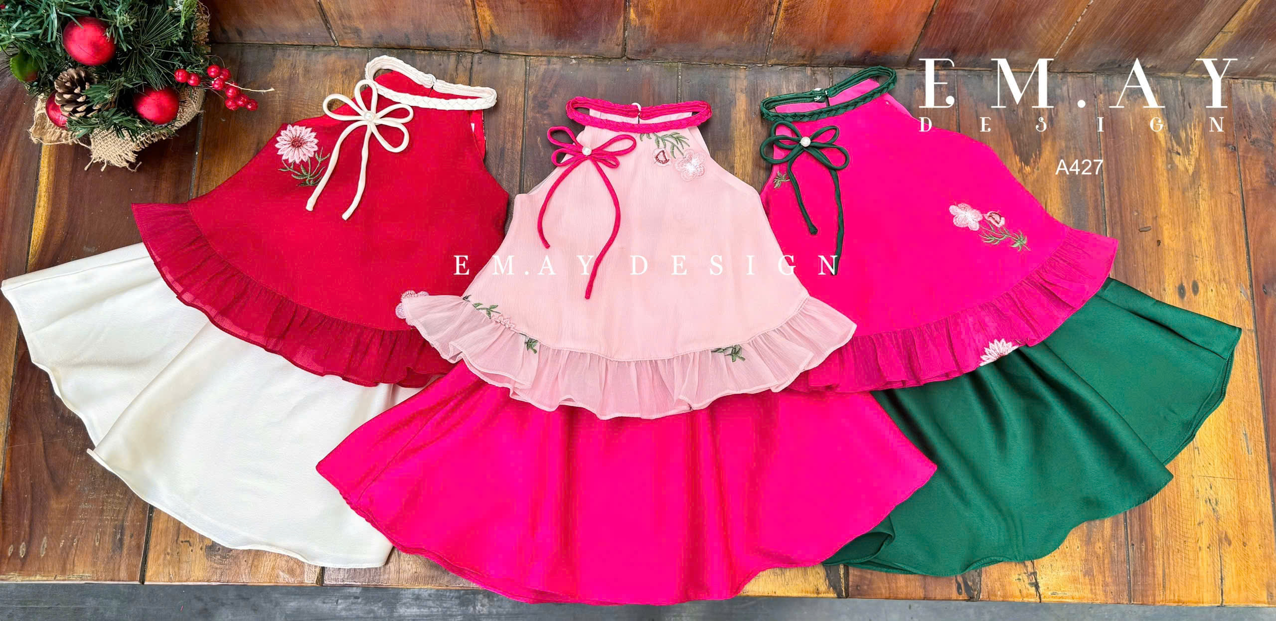 Set váy yếm đào cho bé gái đi chơi lễ tết noel giáng sinh năm mới biểu diễn đẹp chất lụa mát