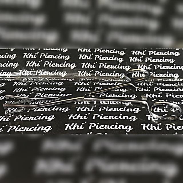 Kẹp dụng cụ hỗ trợ xỏ khuyên đầu tam giác