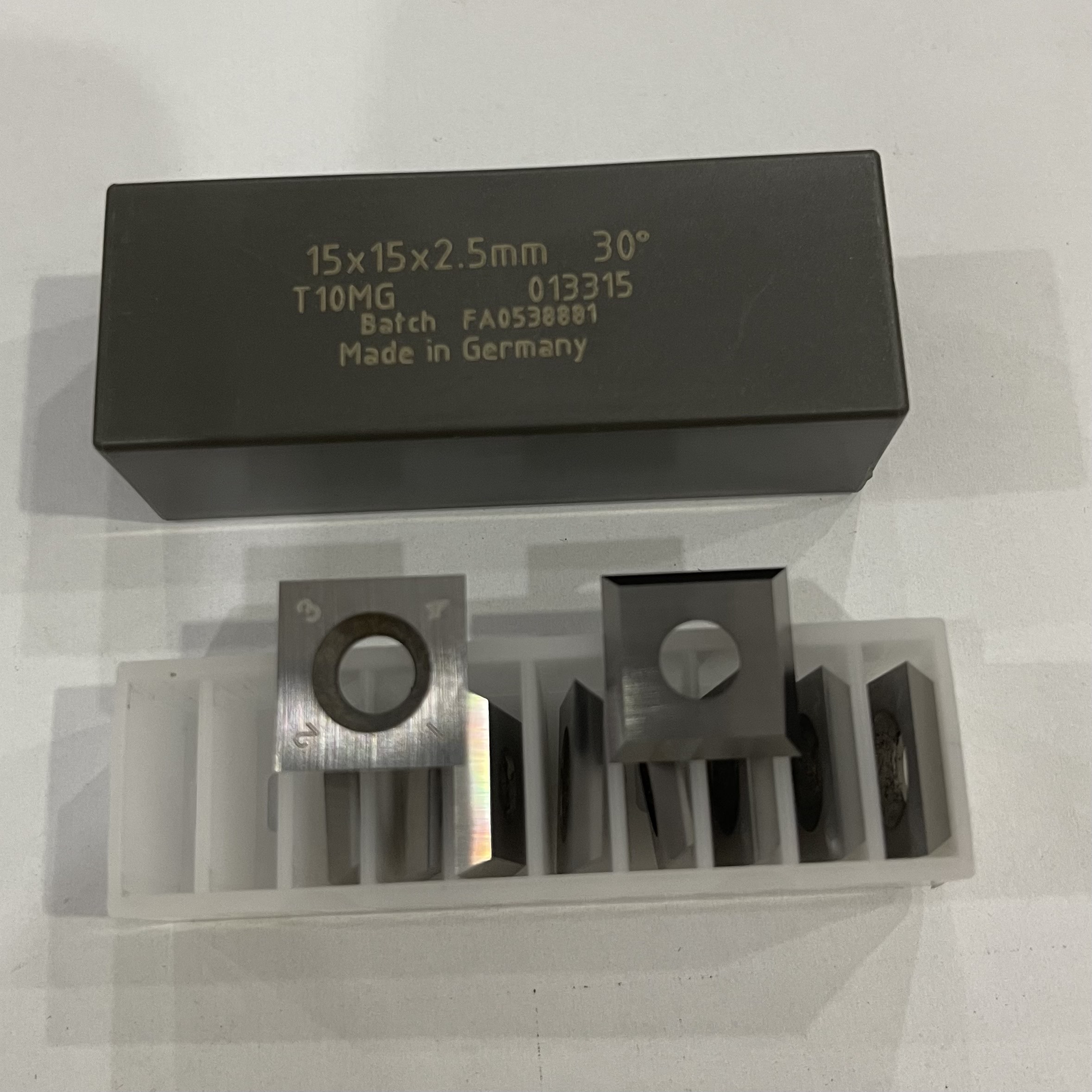Dao mảnh hợp kim Tigra/Đức 15x15x2.5 D=6.2/30°/T10MG-013315