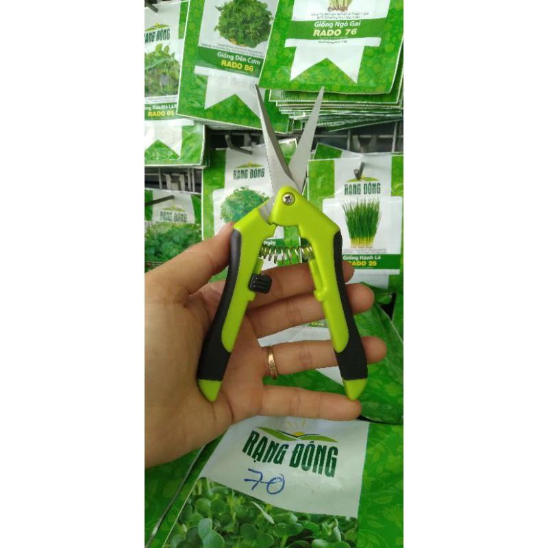 Kéo bấm tỉa cành hoa