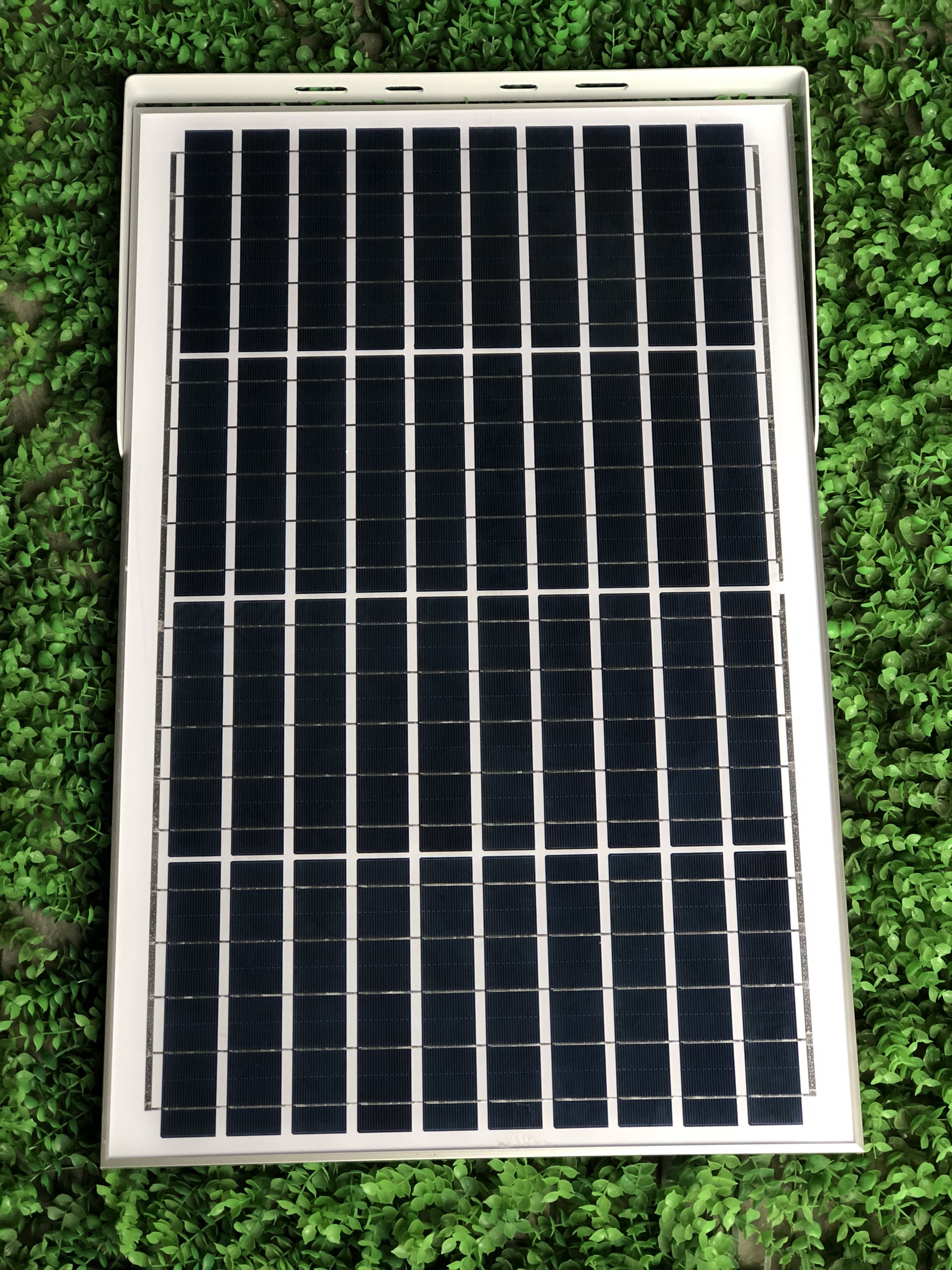 ĐÈN PHA NĂNG LƯỢNG MẶT TRỜI 400W THẾ HỆ MỚI VỎ NHÔM ĐÚC SIÊU BỀN