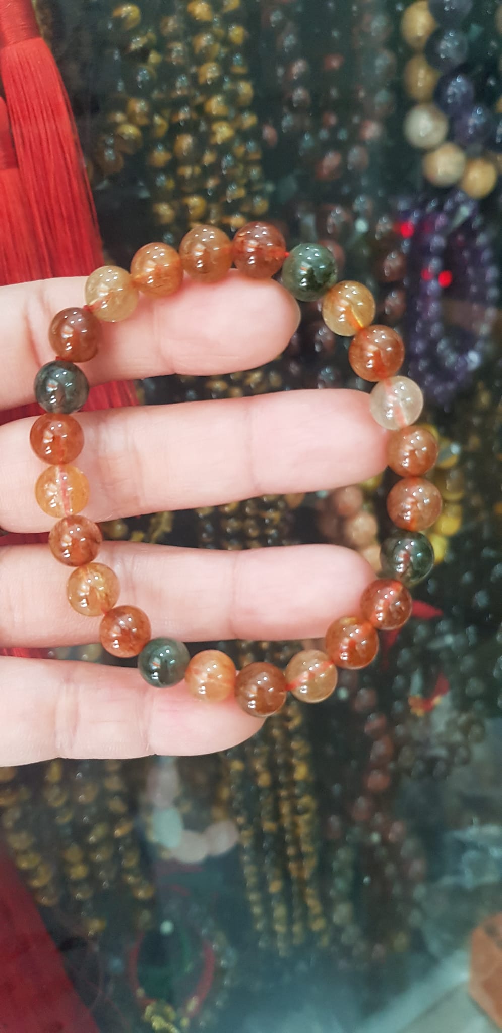 Vòng tay phong thuỷ may mắn đá thạch anh tóc tam tài màu bóng đẹp lắm size hạt vòng 8mm đá tự nhiên đeo tốt sức khoẻ, may mắn, tốt cho công việc đeo lên tay bóng đẹp màu rất xinh đẹp ạ