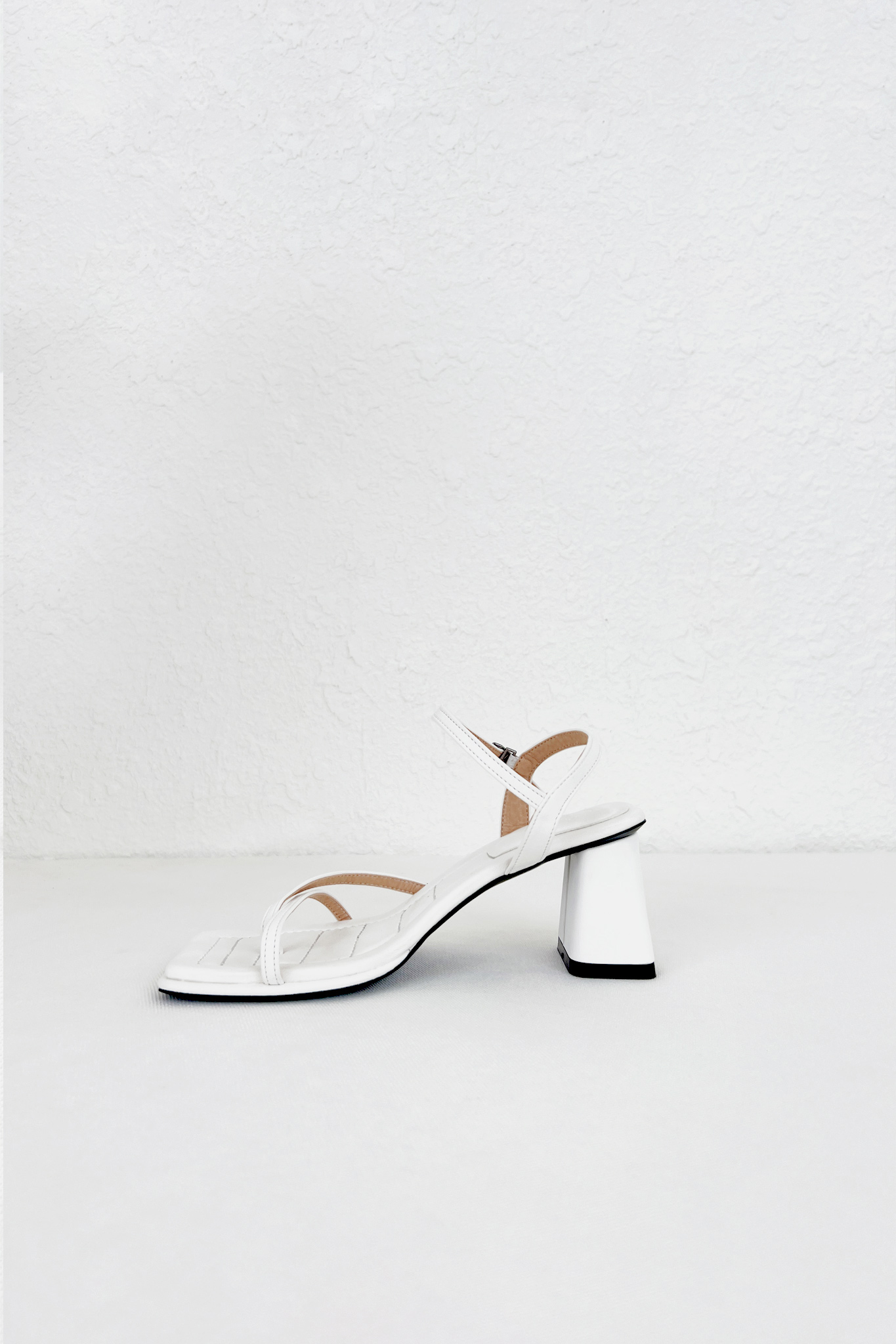 OLV - Giày Celi Trapeze Buckled Heels