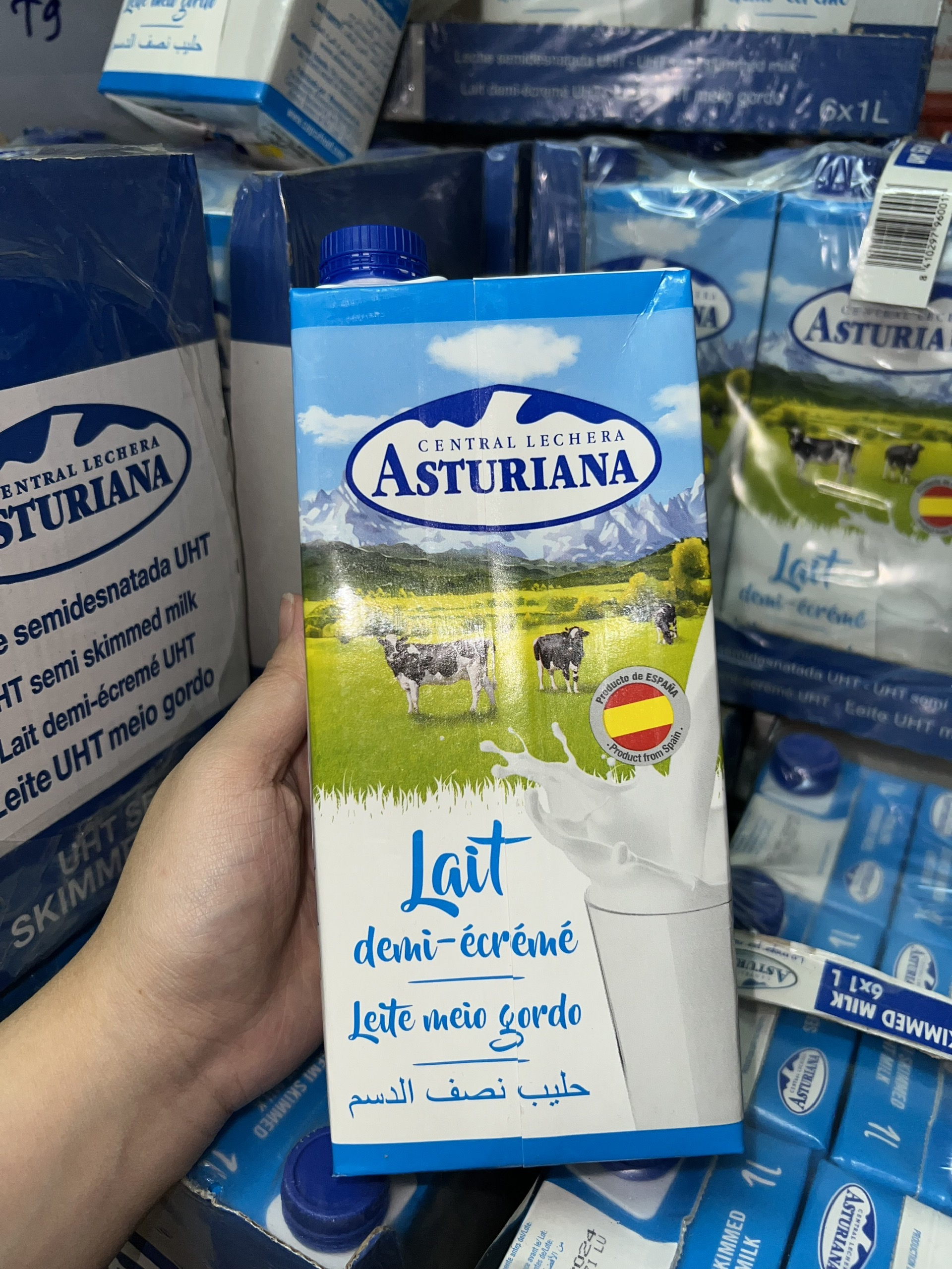 Sữa Tươi Tiệt Trùng ASTURIANA tách béo 1 phần 1L - Béo ít 1,5%, Không Đường Phù hợp Ăn Kiêng, Nhập khẩu từ Tây Ban Nha