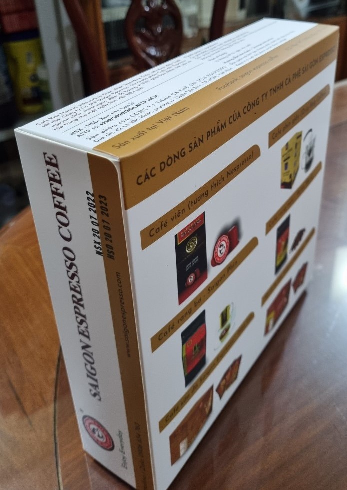 Cà phê viên nén Relax Blend - Saigon Espresso, Loại Viên nén lớn = 10g/viên (1 hộp 50 viên; KLT : 500g/hộp). Viên nén café tương thích với máy Lavazza Blue, cho ra 1 ly cà phê Epresso chất lượng, thơm ngon, vị đậm đà, lớp crema dày .