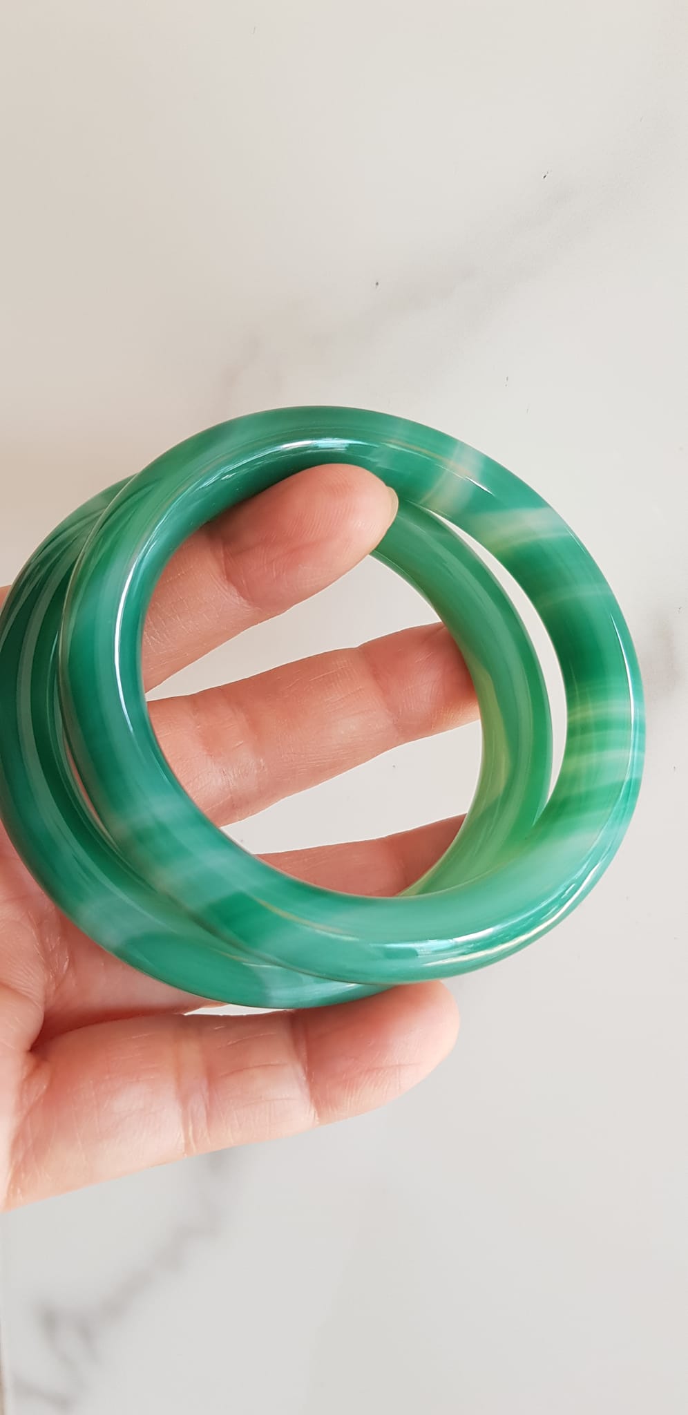 Vòng tay đá mã não xanh vân sọc trắng nhẹ mới Ni 53mm x cọng 9mm Vòng màu xanh ngọc đậm đều vân sọc đẹp ạ Nữ 52kg - 58kg đeo mệnh Mộc hỏa thủy ạ