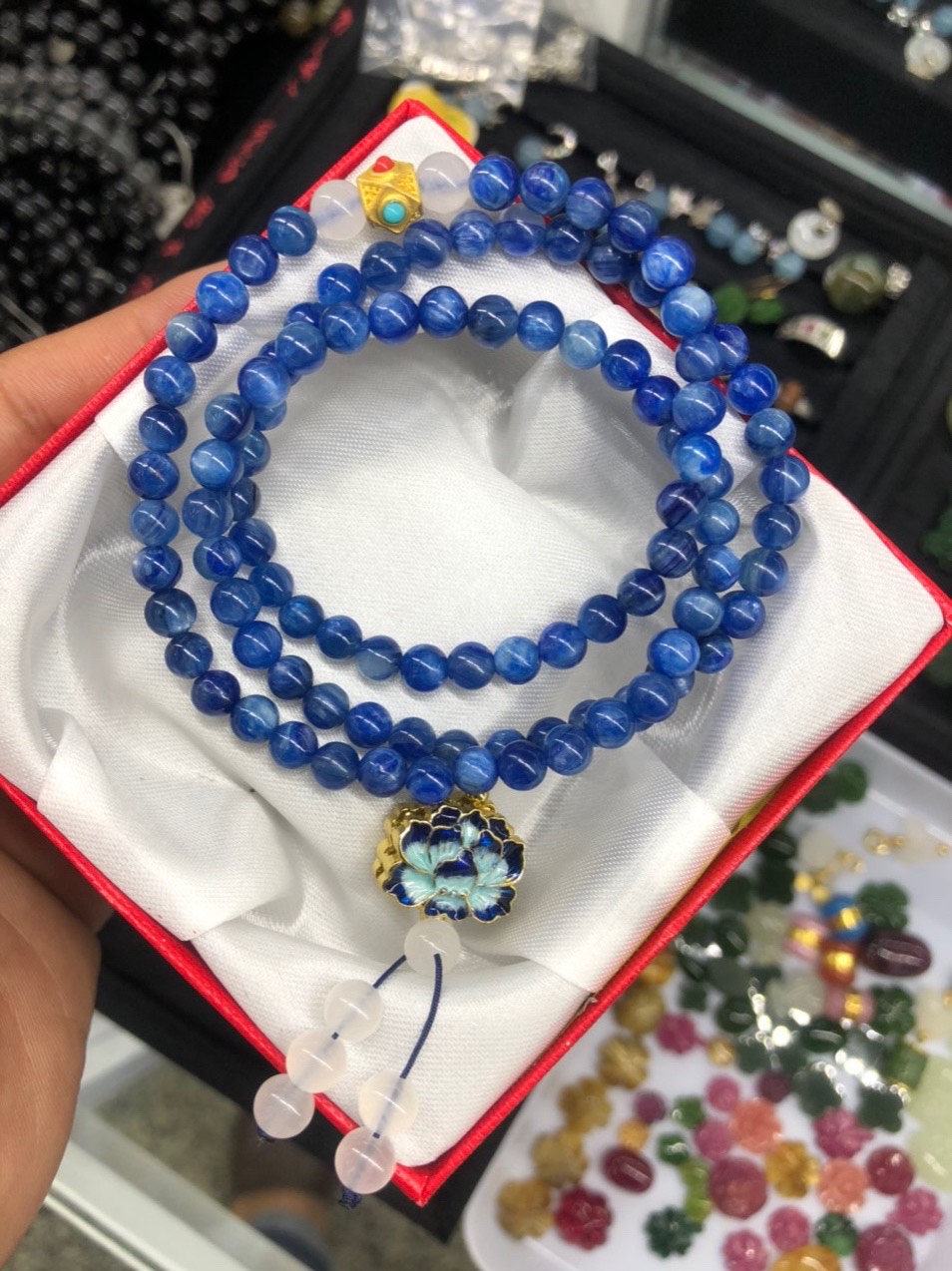 Vòng đeo tay, lắc tay phong thủy chuỗi hạt quấn 3 vòng mix phụ kiện hoa sen đá Sapphire nước ( Kyanite )