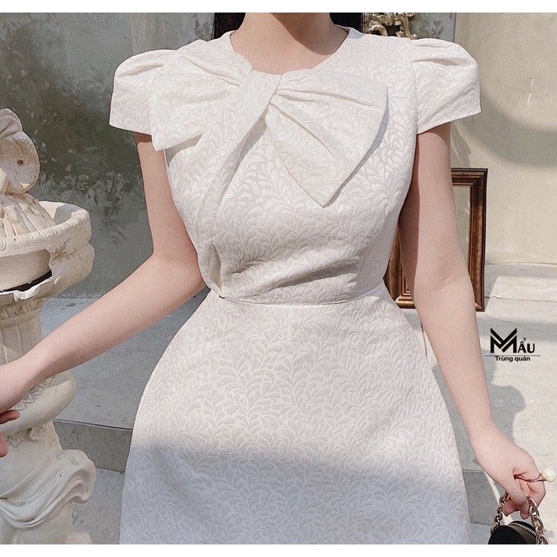 Đầm body gấm xốp nơ ngực 2M trắng/đỏ cho nữ DN573