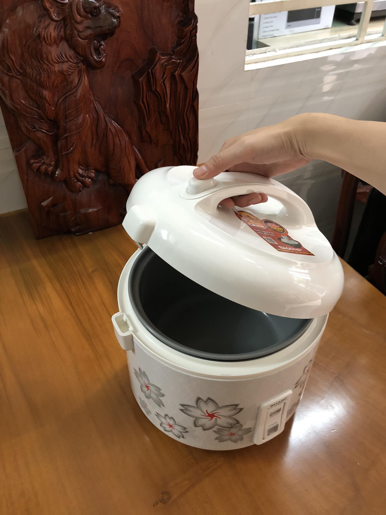 Nồi cơm điện Sharp 1.8 lít KS-N182ETV- Hàng chính hãng