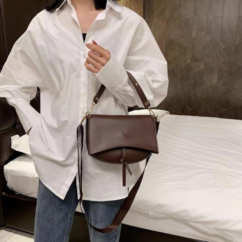 Túi Nữ Đeo Chéo Bán Nguyệt Nơ Da Mềm Dáng Lạ