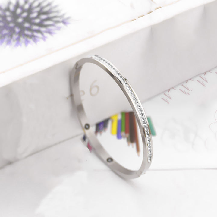 Vòng tay titan bảng nhỏ 1 hàng đá  WVT516T