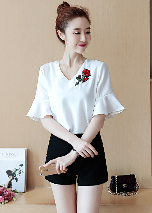 Áo Sơ Mi Nữ Tay Loe Đính Hoa Thêu MS0096A