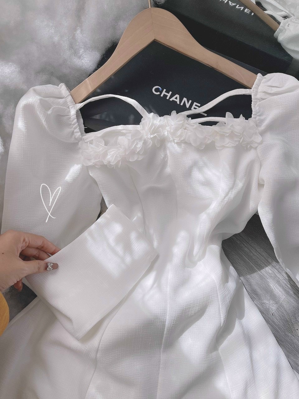 Váy cổ vuông đính hoa tay dài tiểu thư