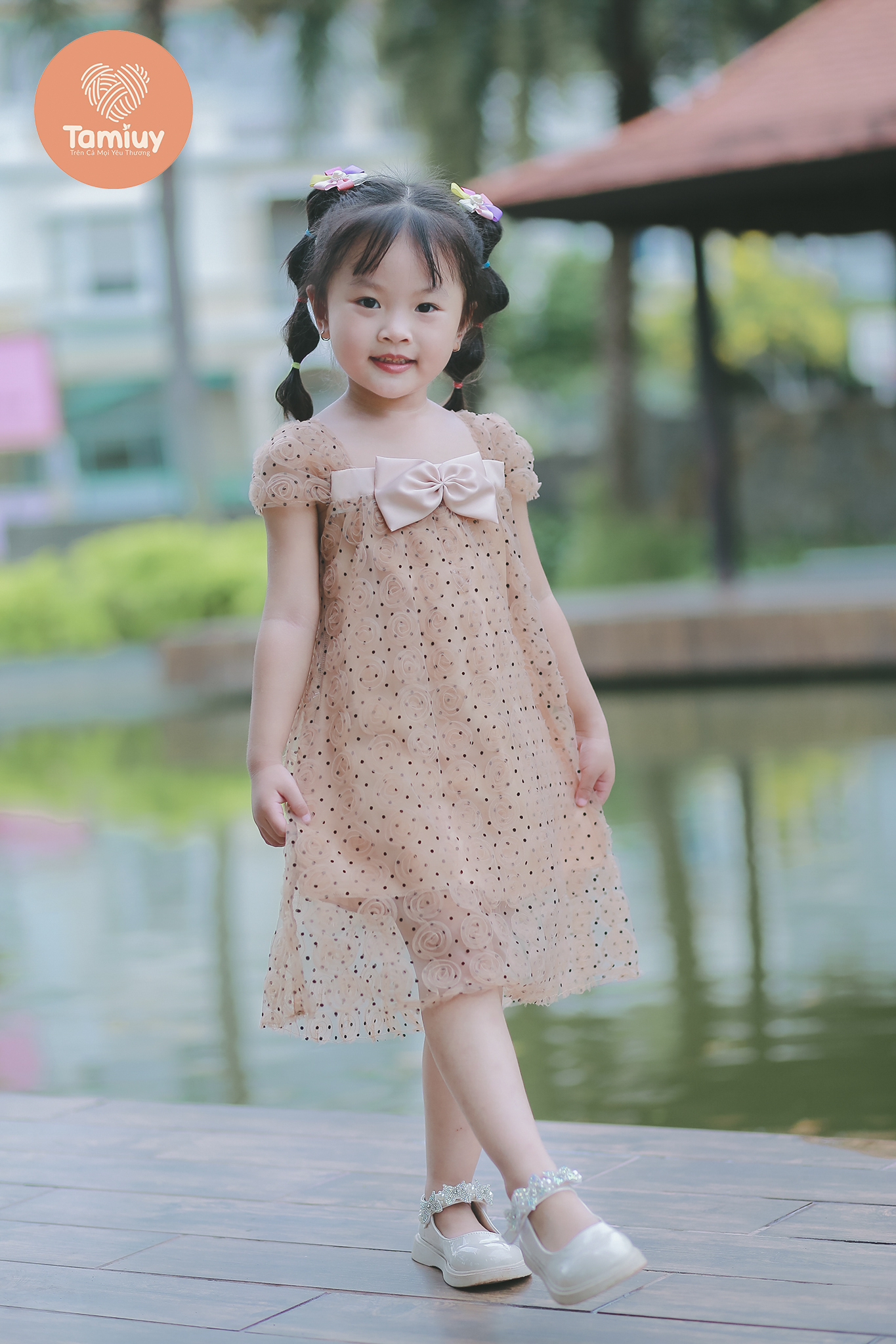 Đầm Xòe Hoa Hồng Đính Nơ Ngực Tamiuy  Chất Vải Voan Mềm Mại Cùng  Họa Tiết Nổi Bật Xinh Xắn Dễ Thương Cho Các Bé Gái