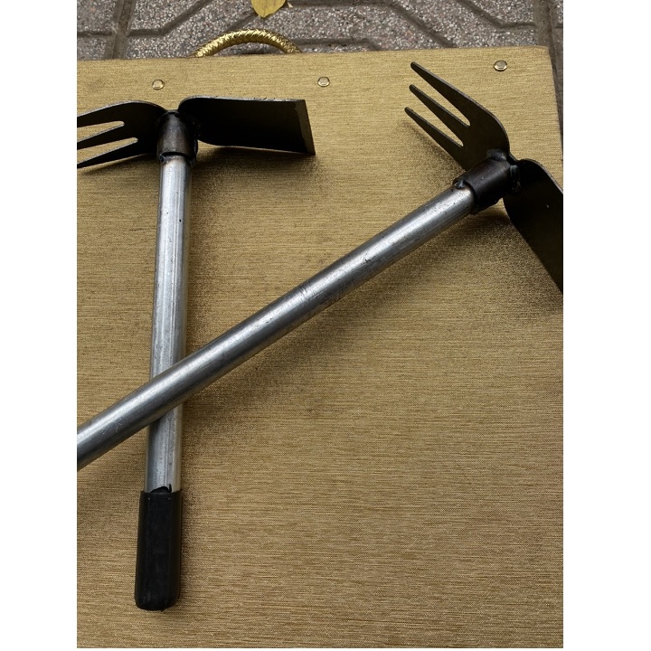 Cuốc cào xới đất có cán 30cm