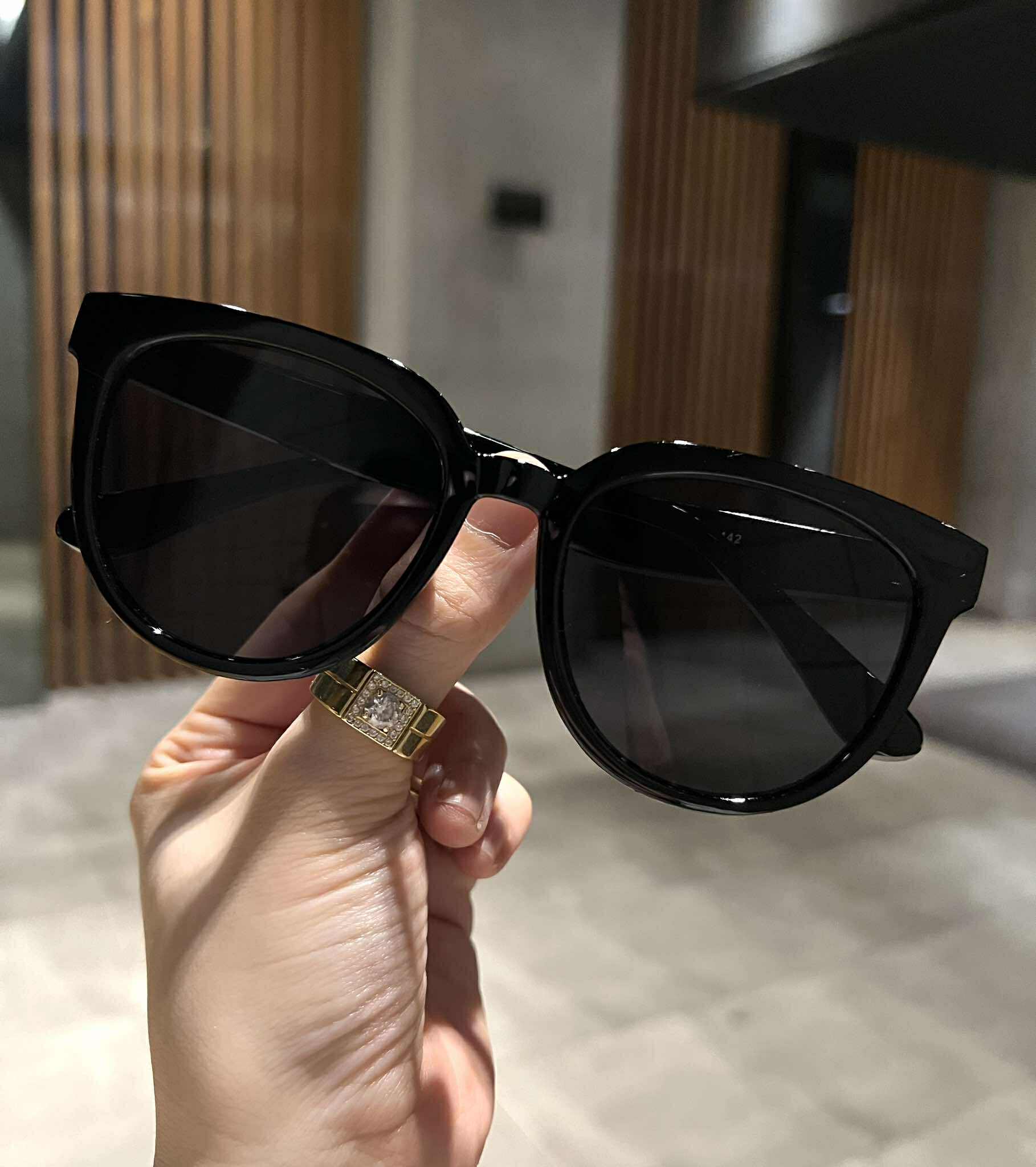 Kính râm nữ chống nắng Mắt mèo chống nắng gọng nhựa đen không kén mặt