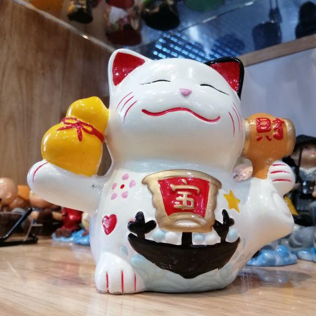 Tượng mèo may mắn