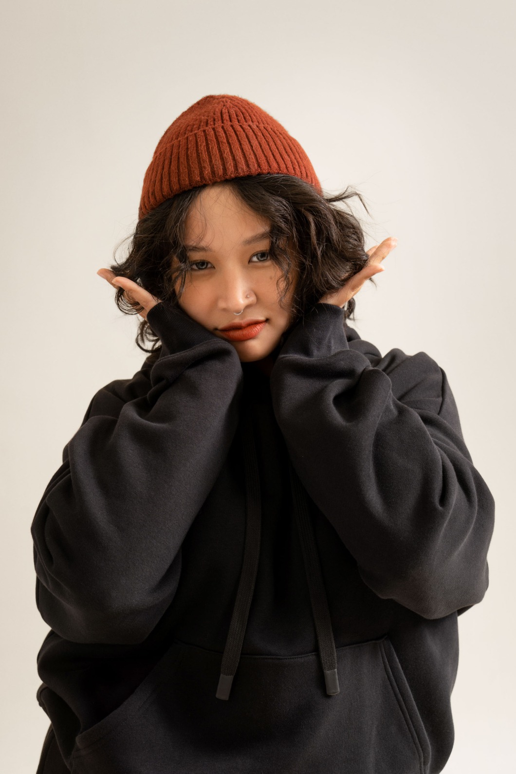 Áo Hoodie ROUTINE Unisex Có Túi Mũ In Chữ Form Loose màu đen - 10F23HODU003 | LASTORE MENSWEAR