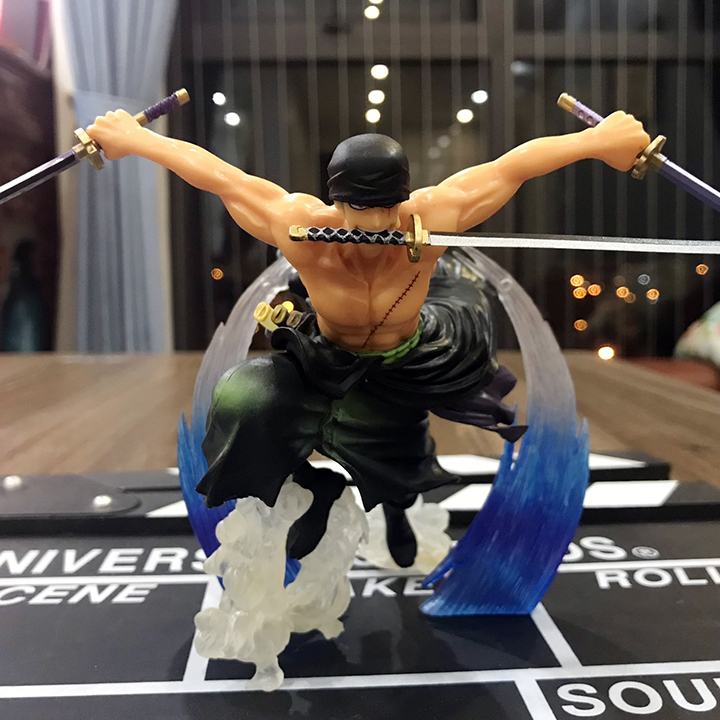 Mô Hình One Piece Zoro Tam Kiếm. Đồ Chơi Mô Hình. Sản phẩm đồ chơi cao cấp bày Taplo ô tô, tủ sách. Decor trang trí phòng khách, bàn làm việc…Làm quà tặng cho trẻ em cũng cực kỳ dễ thương.