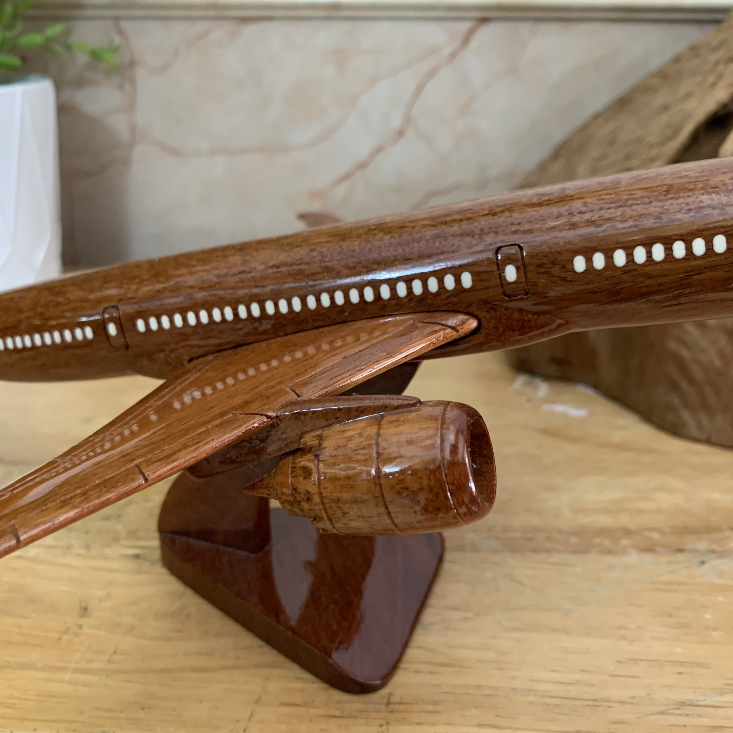 Mô hình gỗ máy bay gỗ Boeing B787 trang trí nhà cửa quà tặng trưng bày - Cỡ nhỏ dài 30cm - Gỗ tự nhiên