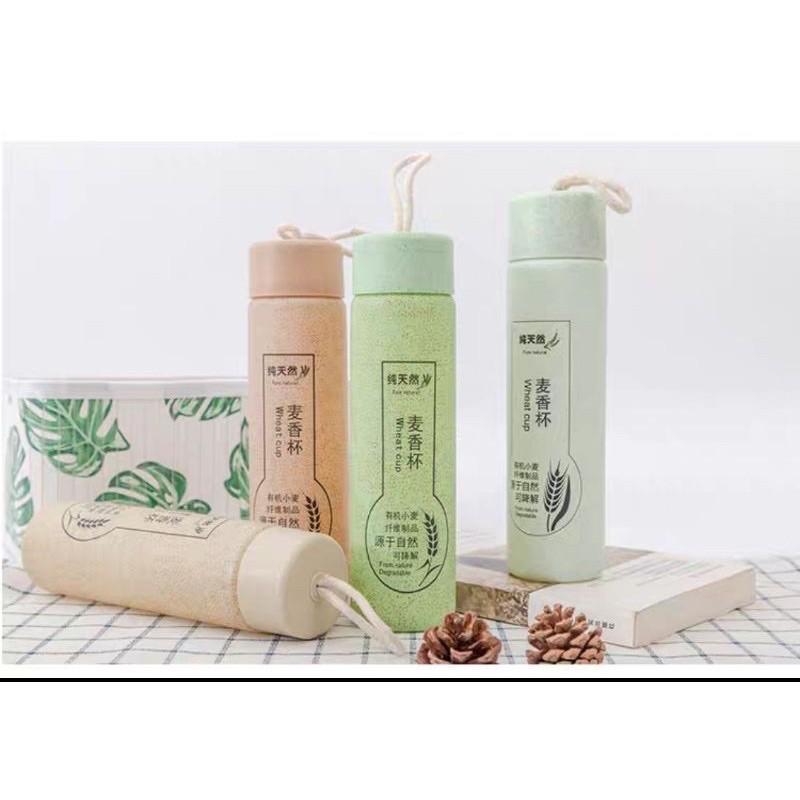 Bình nước thủy tinh bọc nhựa lúa mạch cao cấp mẫu mới