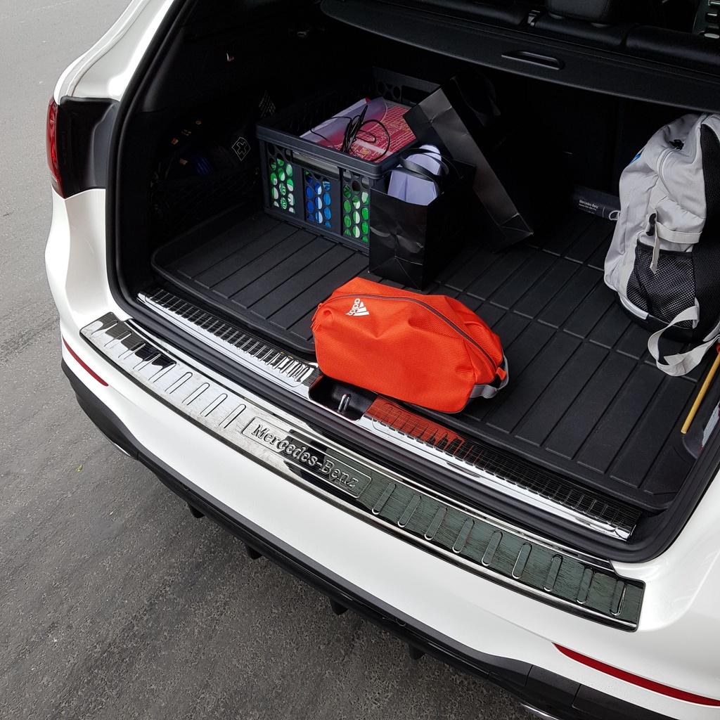 Bộ sản phẩm ỐP BẬC CỐP NGOÀI VÀ BẬC CỬA TRONG vân Titan xe Mercedes GLC