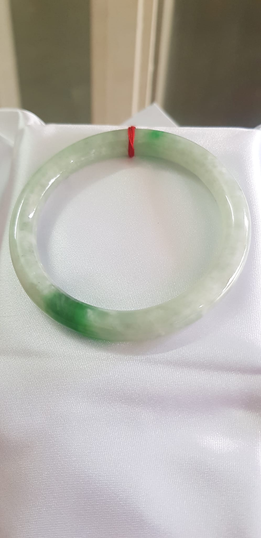 Vòng Cẩm Thạch tự nhiên mới Đậu AS Sao 52mm x cọng 7mm màu trắng bông đậu điểm lý 1 góc đẹp Nữ 50kg - 56kg đeo ạ