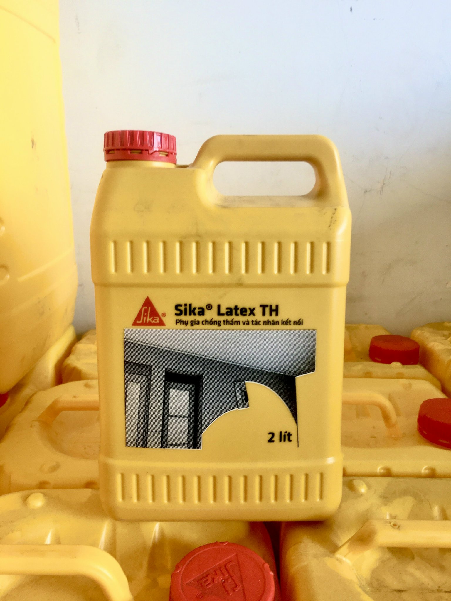 Phụ gia chống thấm vữa cao cấp và tác nhân kết nối - Sika Latex TH