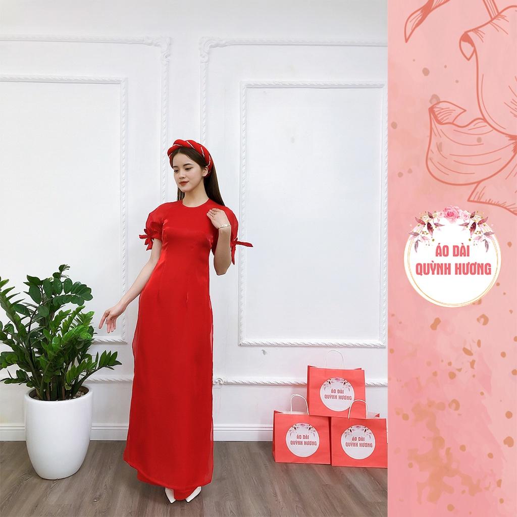 Áo dài màu đỏ chất voan tơ tay bồng buộc nơ cổ tròn