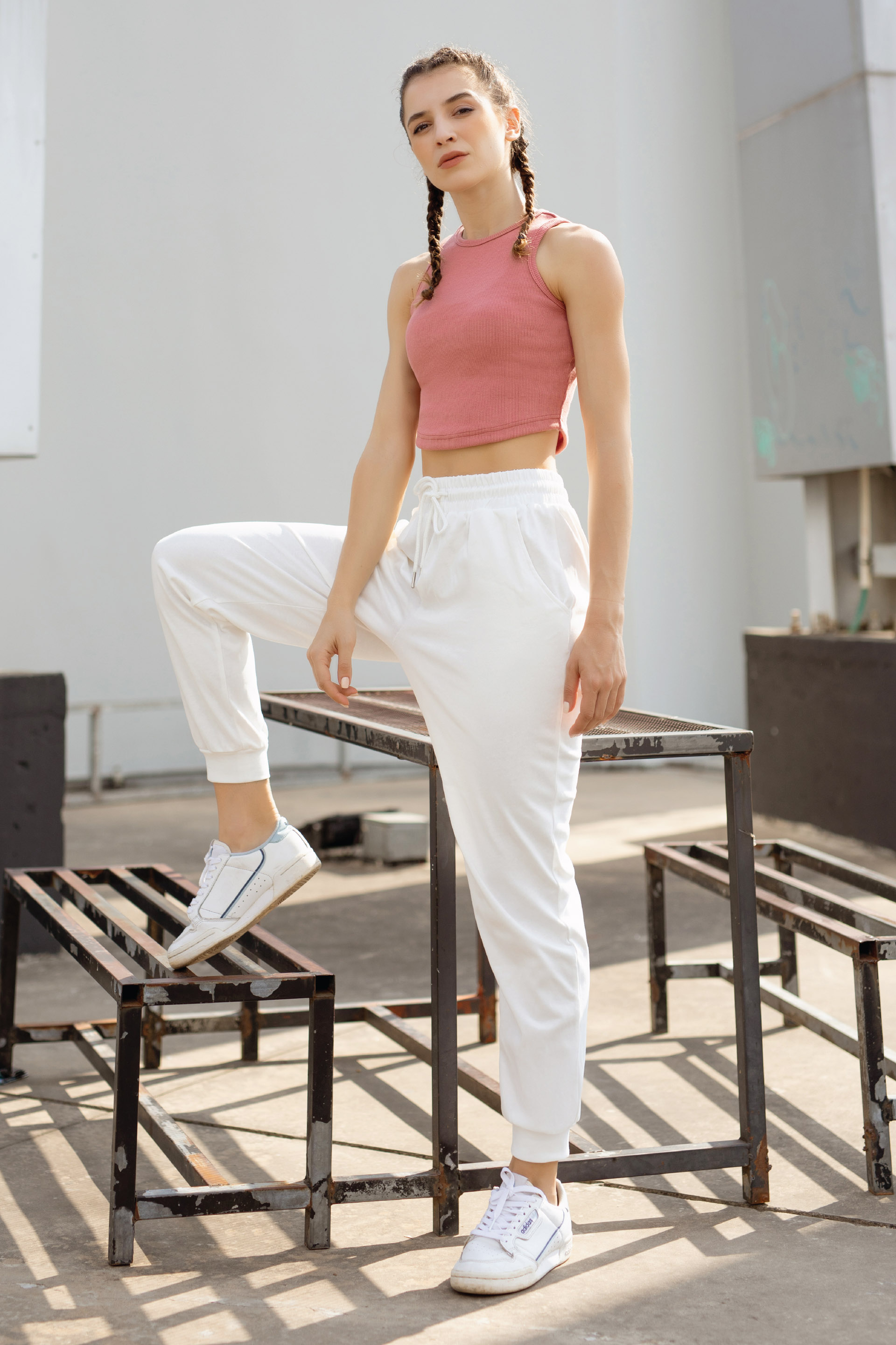 Set Thể Thao Delia Tanktop (Phiên bản Hồng) & Aboli Jogger (Phiên bản Trắng).