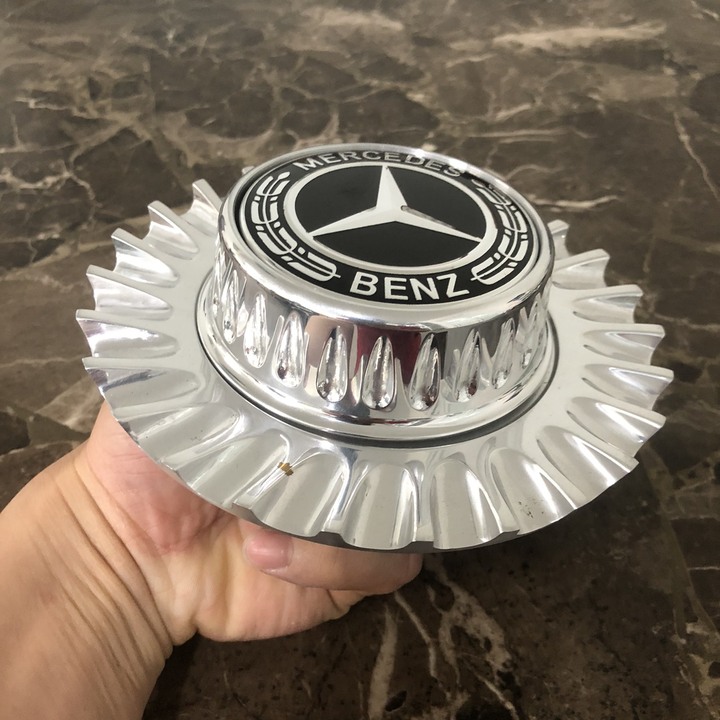 Logo chụp mâm, ốp lazang bánh xe ô tô dùng cho xe Mercedes và Maybach đường kính ngoài 83mm, đường kính xoáy ren 69mm, cao 50mm