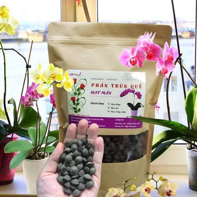 Phân trùn quế viên nén hạt mận tiện lợi tốt cho hoa hồng, hoa lan và các loại cây trồng