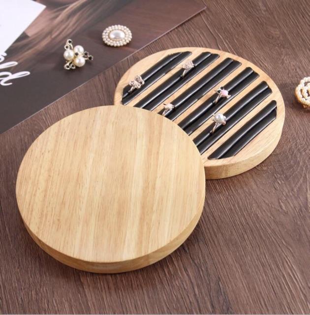 Khay nhẫn gỗ xinh xắn