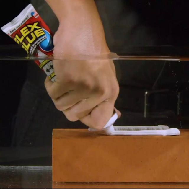Keo Silicon Flex Glue đa năng sử dụng trên nhiều chất liệu như kim loại , gỗ , tường ..