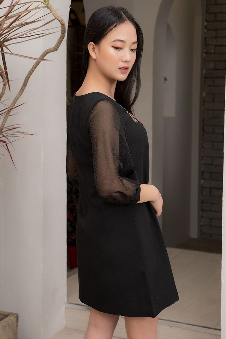 Đầm xuông đen phối tay bông có manges-DOO79DE