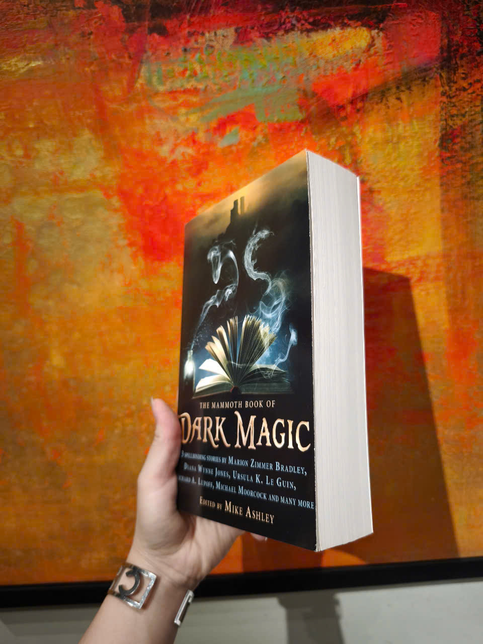 Sách -The Mammoth Book of Dark Magic by Mike Ashley - Fantasy /Short Stories /Anthologies in English