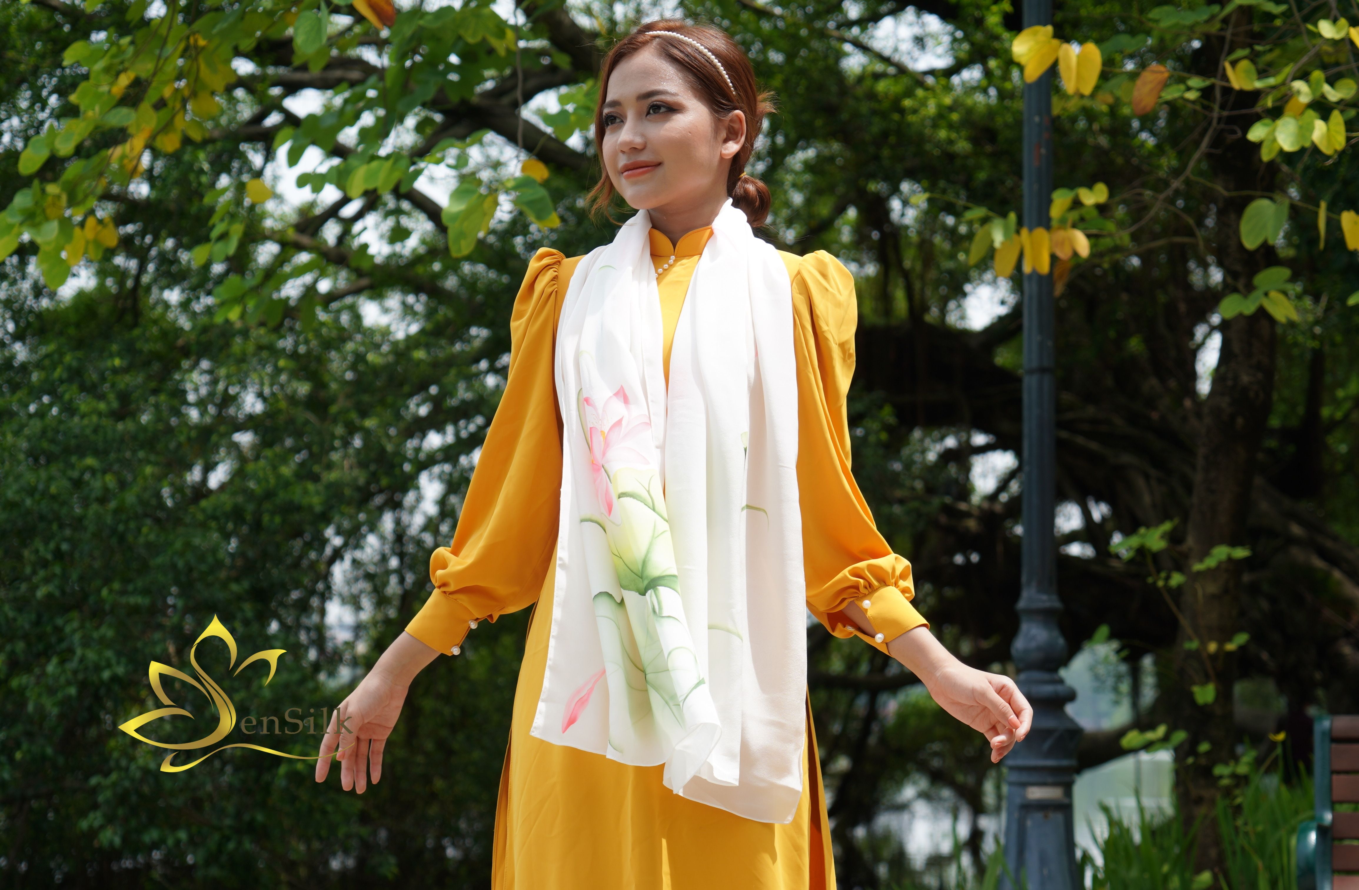 Khăn Lụa Vẽ Hoa Sen - SenSilk - Quà Tặng Khách Nước Ngoài, Quốc Hoa Việt Nam, Phụ Kiện Thời Trang Nữ Cao Cấp, Silk Painting Scarf, Water Marbling, Khăn Dệt Làng Nghề Truyền Thống.