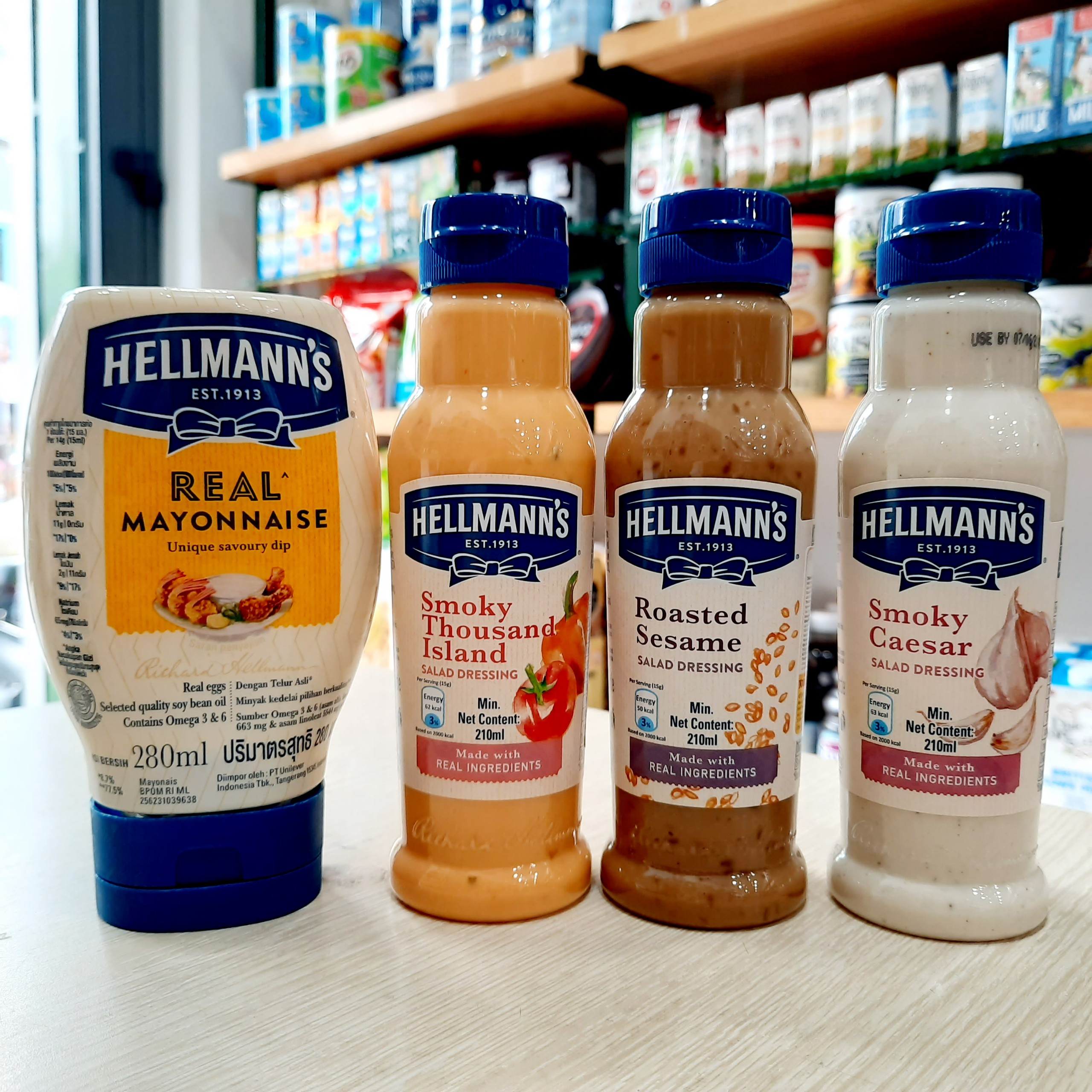 Sốt Salad Smoky Caesar Hiệu HELLMANN’S 210ml