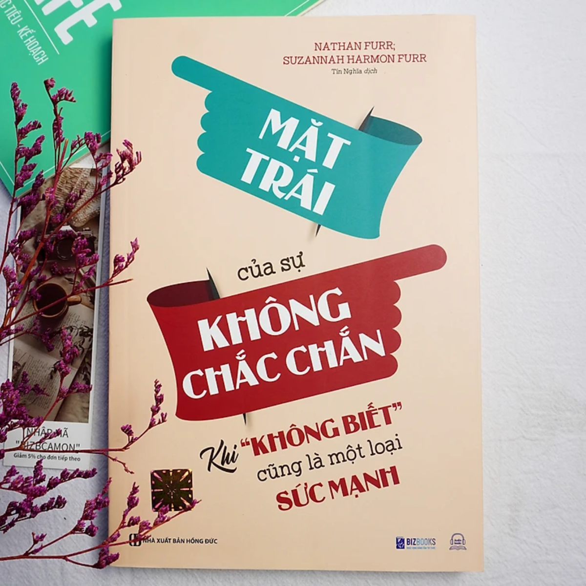 Sách - Mặt trái của sự không chắc chắn: Khi &quot;&quot;không biết&quot;&quot; cũng là một loại sức mạnh - MCBooks