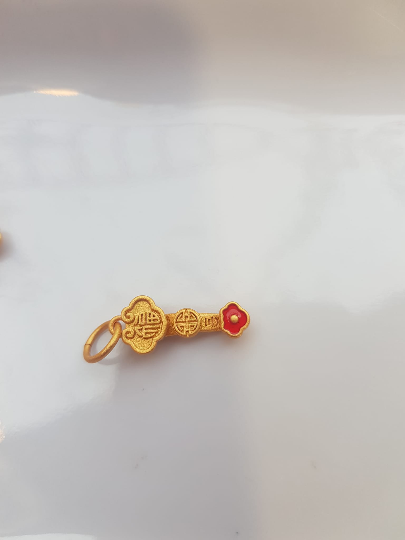 Phụ Kiện Charm Vòng Tay Nữ đẹp Hình Gậy Như Ý màu vàng phối vòng tay Nữ phối với vòng đeo tay của mình xinh xinh ạ