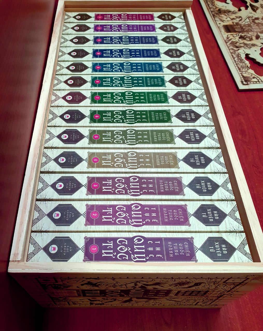 Boxset Chiến quốc tung hoành Thế cục Quỷ Cốc Tử - trọn bộ 13 cuốn hộp gỗ phiên bản giới hạn