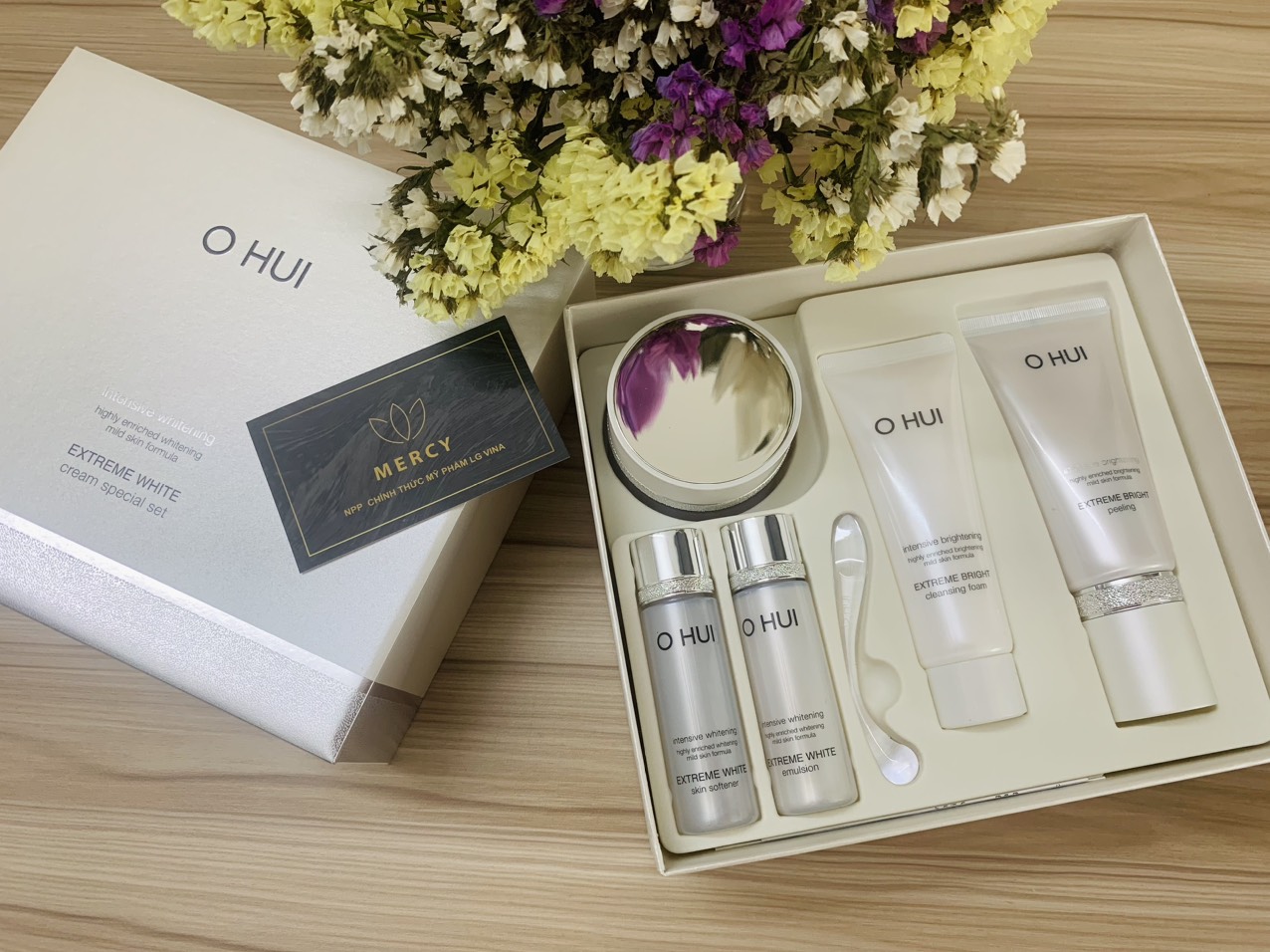 Bộ kem dưỡng trắng da toàn diện OHUI Extreme White Cream Set 