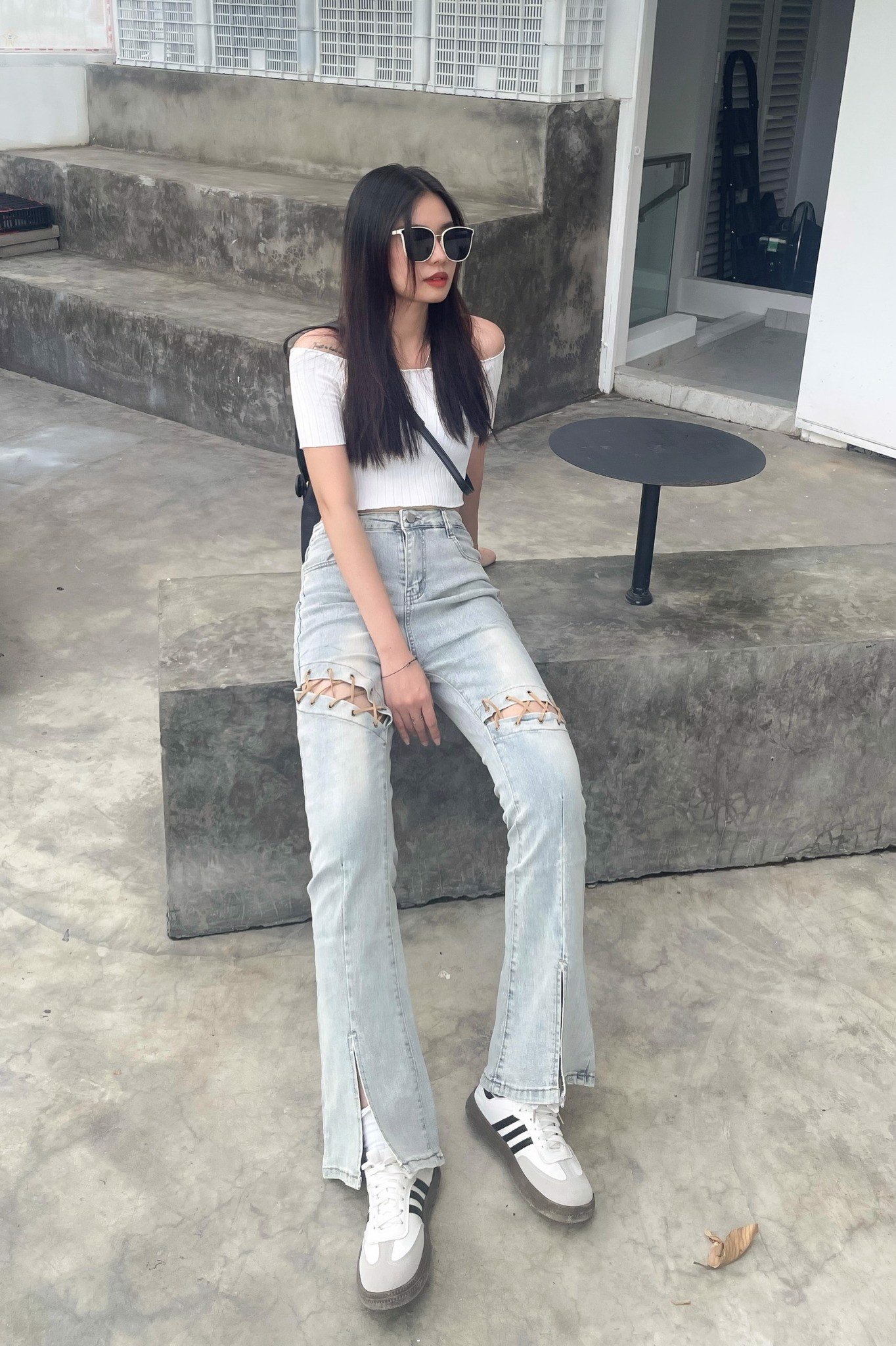 Quần Jeans Nữ Ống Loe Xẻ Gấu Đan Dây Đùi Cách Điệu 8012