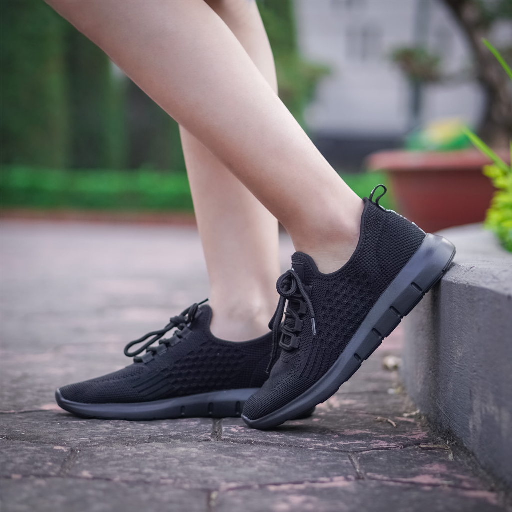 Giày Thể Thao Sneaker Nam Nữ Màu Đen Phiên Bản Comfortable Siêu Nhẹ Mềm Êm Chân