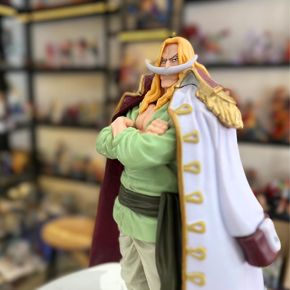 Mô hình Râu Trắng thời trẻ Đứng Siêu Ngầu - cao 18.5cm - Nặng 309 Gram - Figure One Piece