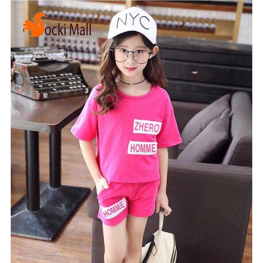 Bộ quần áo bé gái trễ vai, đắp chữ HOMME, chất cotton mát mẻ, thoải mái.