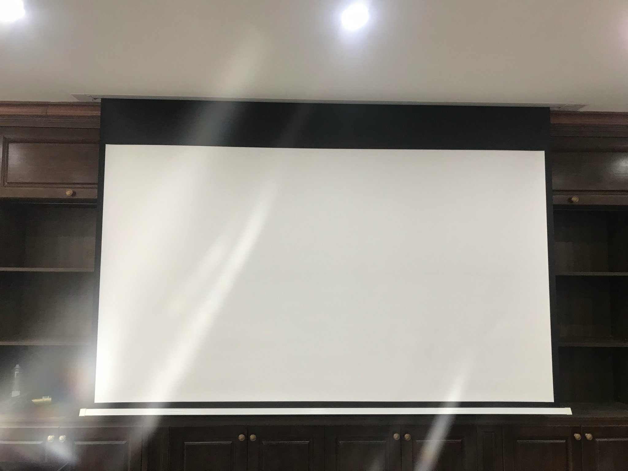 MÀN CHIẾU ĐIỆN ÂM TRẦN NÂNG HẠ TỰ ĐỘNG 100 INCH - 2M03 X 1M52 TỶ LỆ 4:3 HÀNG NHẬP KHẨU