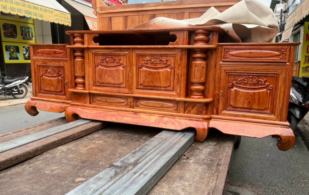 KỆ TIVI CỘT NHO LỒI HƯƠNG,TỦ GỖ TRANG TRÍ PHÒNG KHÁCH CC4