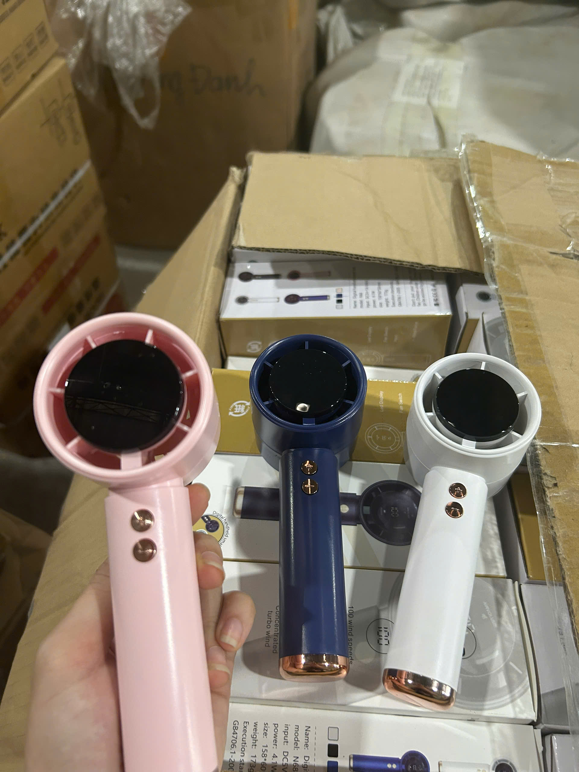 Quạt Cầm Tay Mini Sạc Pin 100 Cấp Độ Gió Màn Hình Led Hiển Thị Nhỏ Gọn Dễ Mang Đi